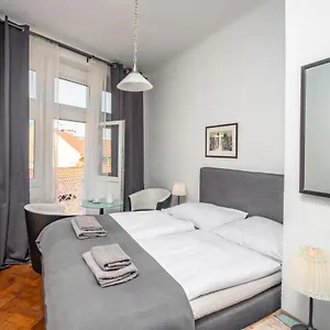 https://old-school-apartment-with-balcony.praguehotelsweb.com
