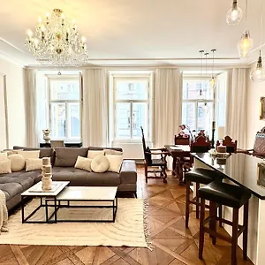 https://royal-apt-at-wenceslas-square.praguehotelsweb.com